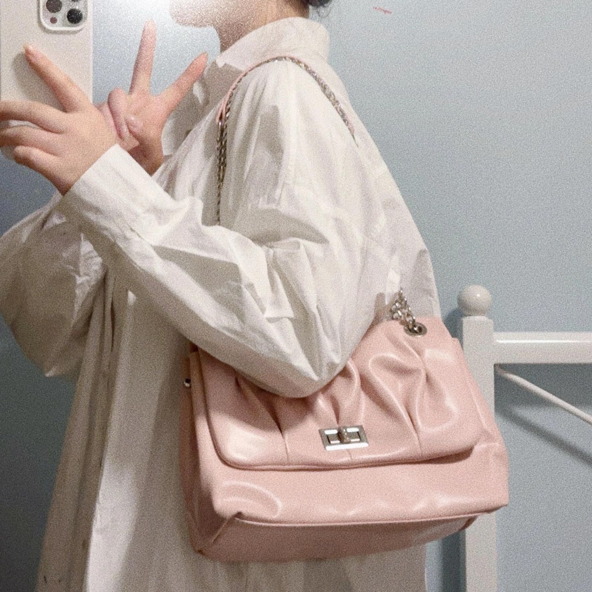 Fashion Designer Fashion Handbag For Women Niche Fashion Brand Hand Held Chain Pleated High End Feeling Water Bucket Single Shoulder Crossbody Bag Cas