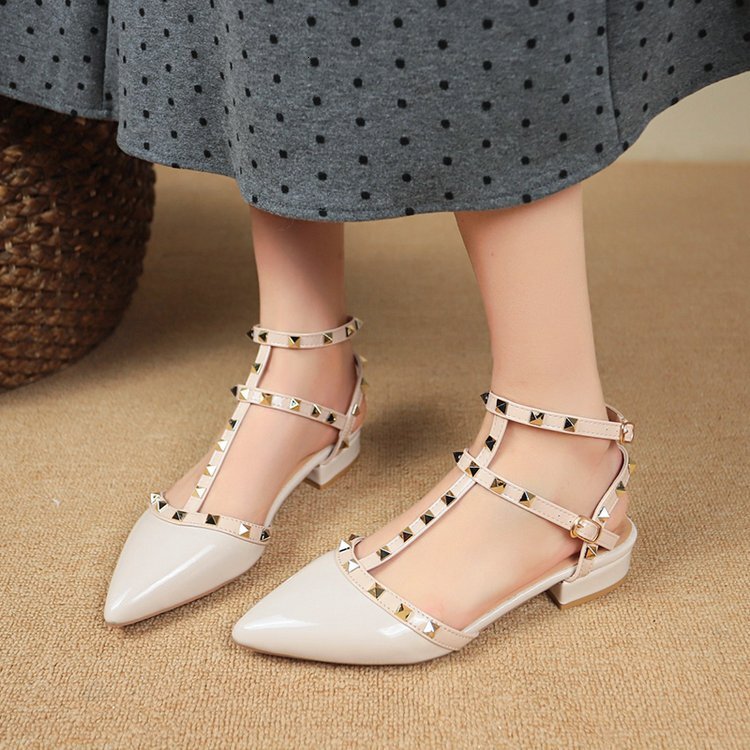 2025 Spring/Summer New Large Rivet Cap Sandals for Women, Pointed T-shaped with Thick Heel and Low Heel, Women's Shoes