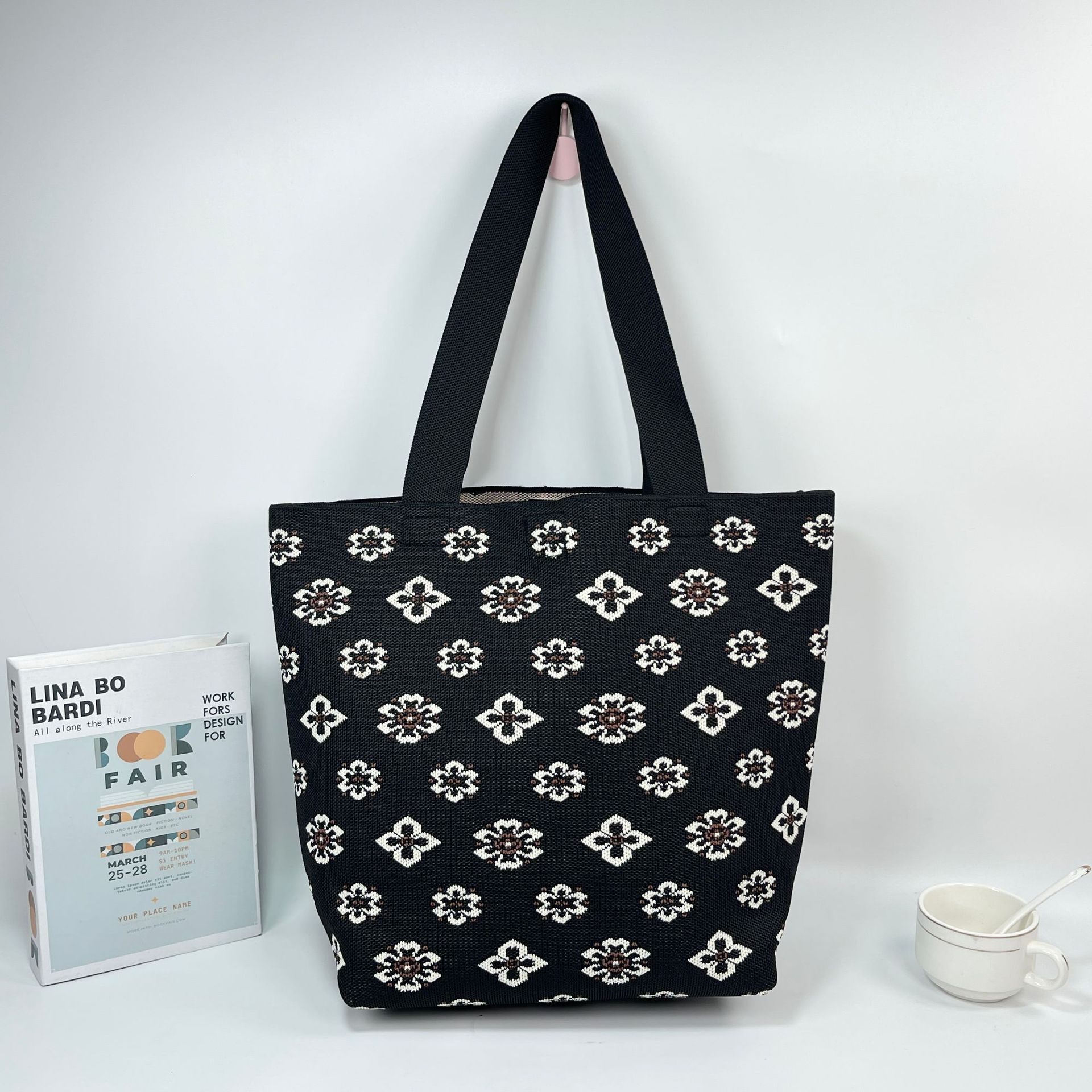 Designer 2025S new few black vest pattern cashew flower women lace up large capacity knitted shoulder bag