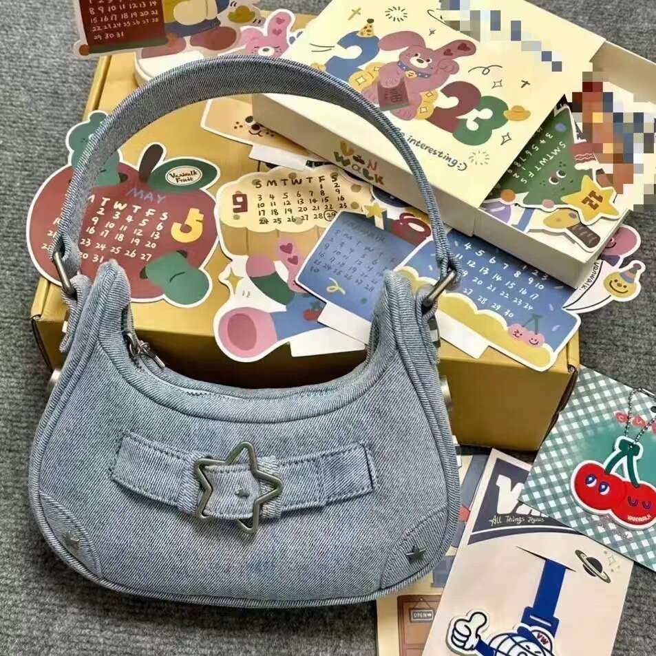 95 French Stick 2024 New Spicy Girl Underarm Popular PU Leather Personalized Star Buckle Single Shoulder Women's Bag This Year