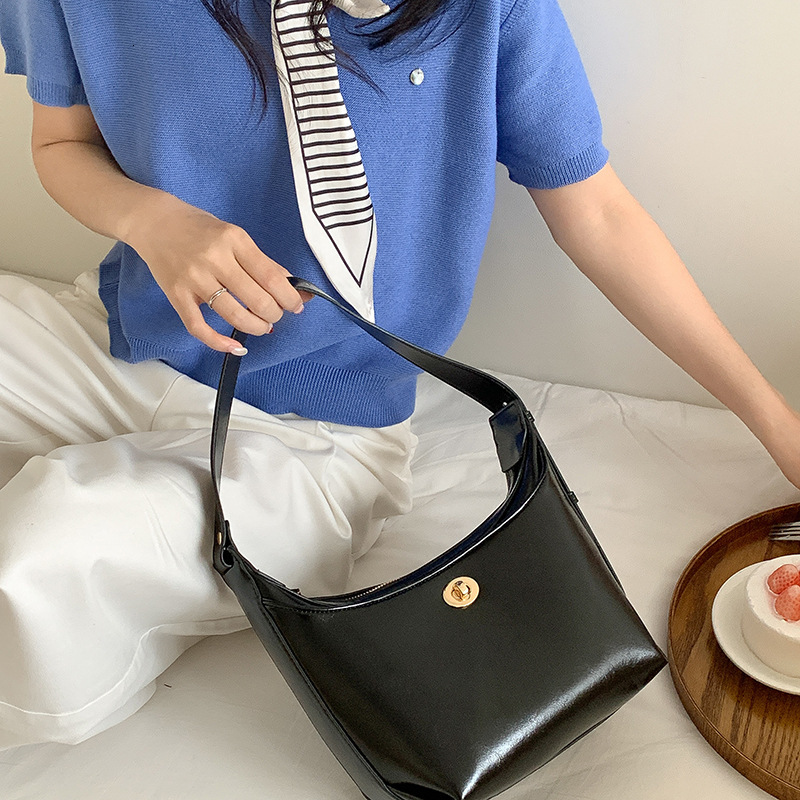 Korean Version Of Urban Simple Style Niche Design Underarm Shoulder Bag Advanced Sense Of High Appearance Level Large Capacity Portable Bucket Bag Des
