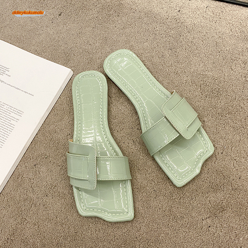 New women in summer, fashionable for home and outdoor wear, Korean version flat bottomed beach shoes, one line cool slippers, casual PVC slippers ddmy