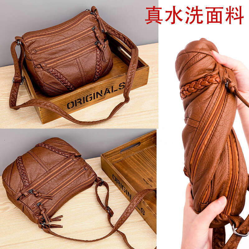 d1 Crossbody Fashion 2021 New Bag Soft Leather Texture Large Capacity Middle aged Women's One Shoulder Backpack Trend