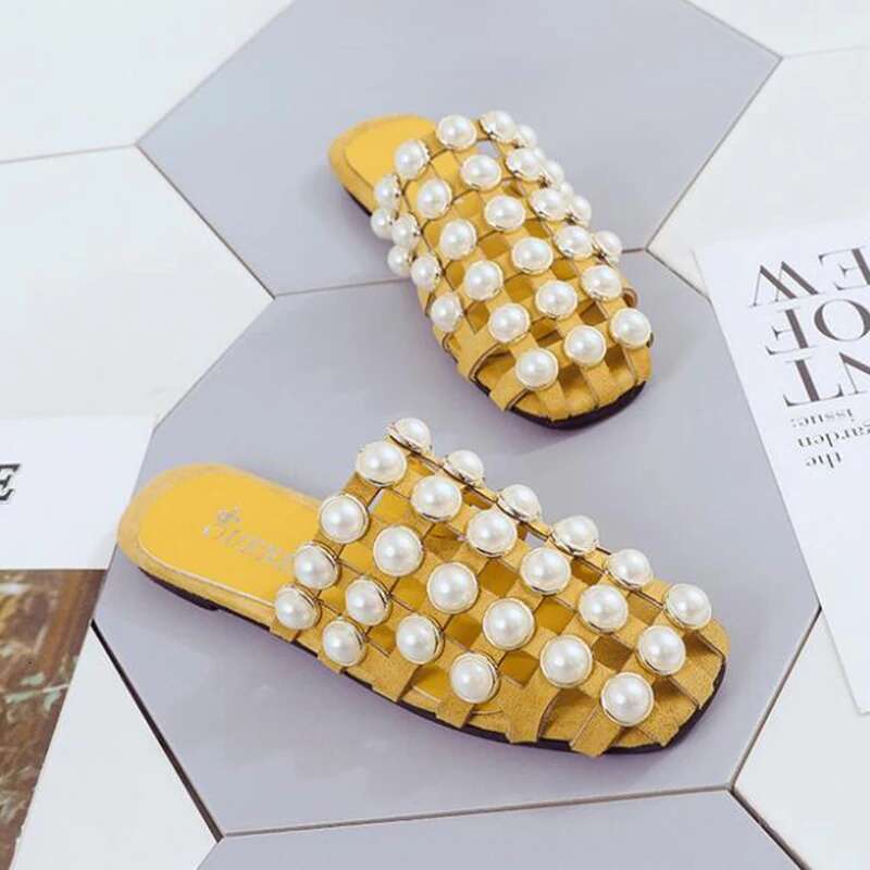 2025 Summer New Beach Shoes Pearl Sandals Thin Belt Roman Fold Casual Designer Fashion Flat Shoes Women's Sandals