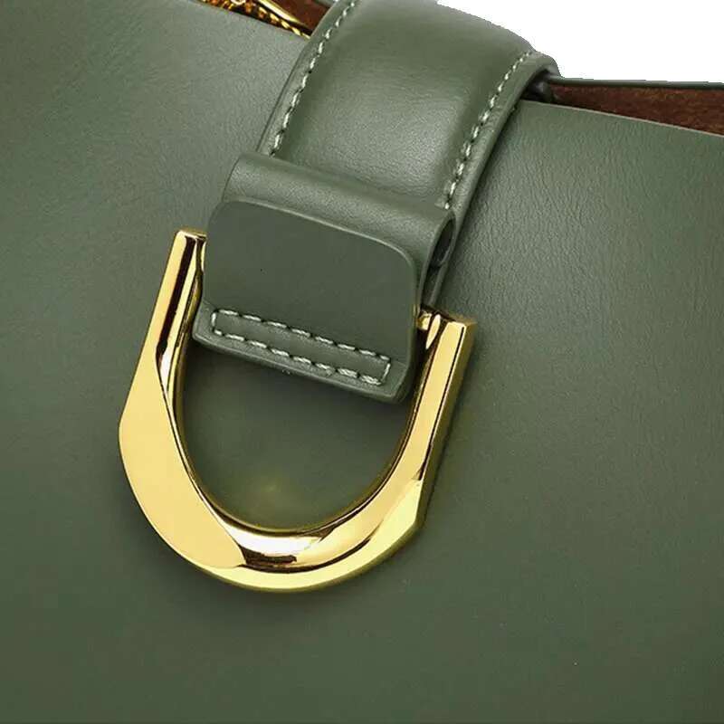 Head Layer Cowhide Bucket Large Capacity Commuting Shoulder Fashionable New Crossbody Bag, Genuine Leather Handbag