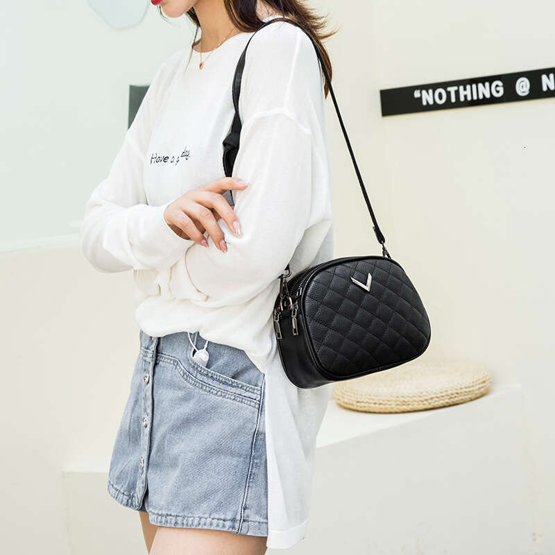 Genuine leather women's 2024 new Lingge embroidered thread small fragrant style large capacity business shoulder crossbody bag