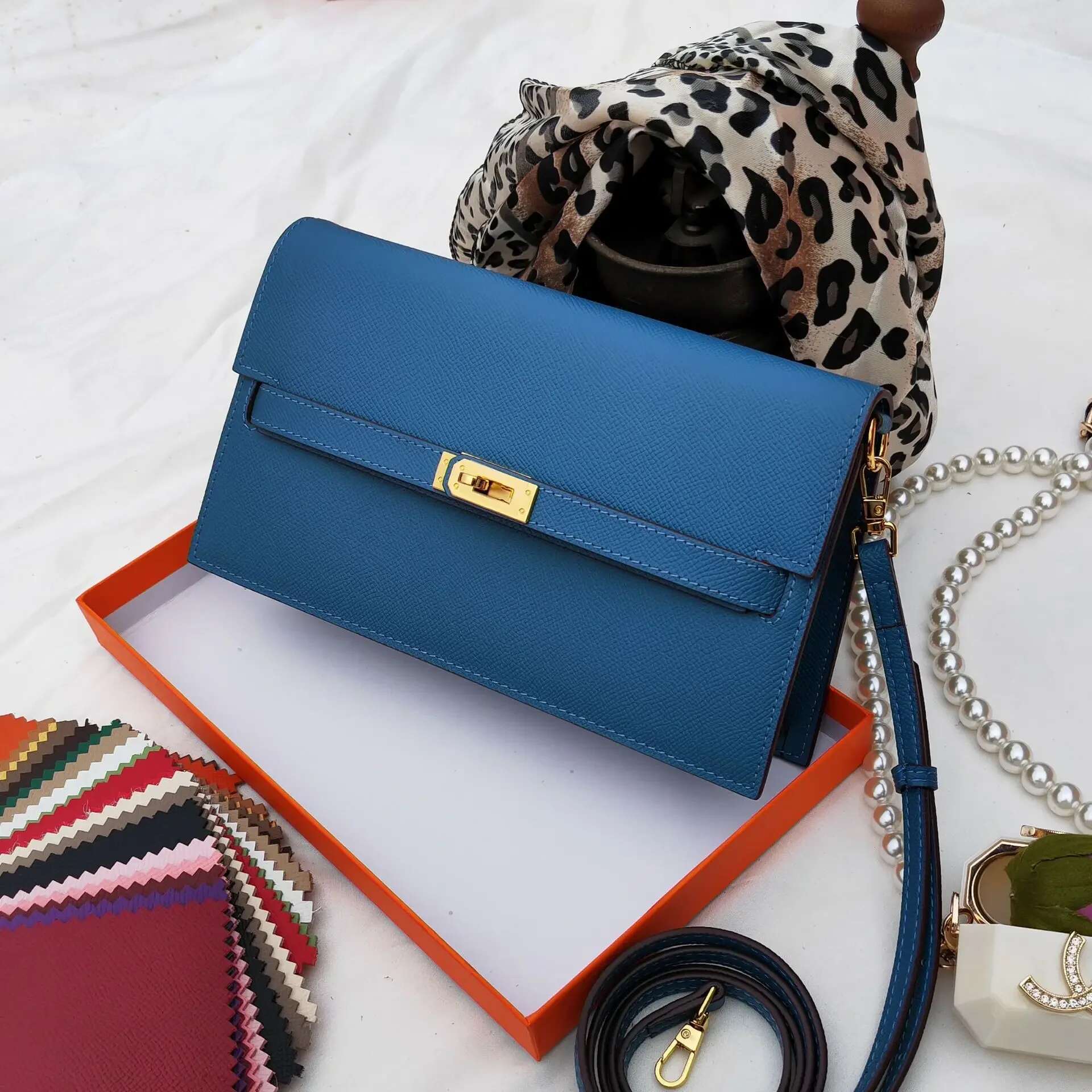 New Large Capacity Women's Wallet Single Shoulder Slant Cross Handbag Fashionable Cow Leather Palm Print