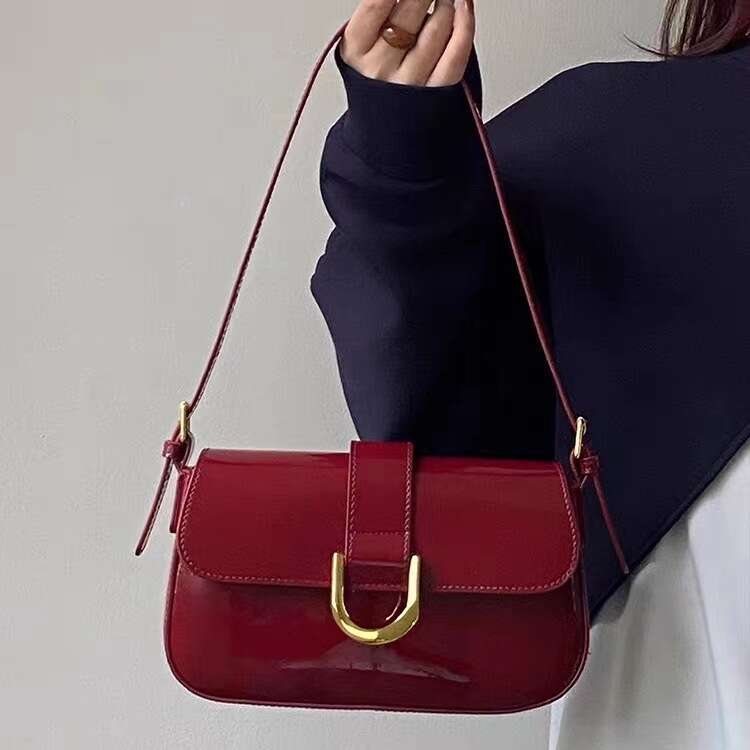 Wine Red for Women 2024 New Handheld Underarm Premium and Versatile Cross Shoulder Bag, French Niche Bag