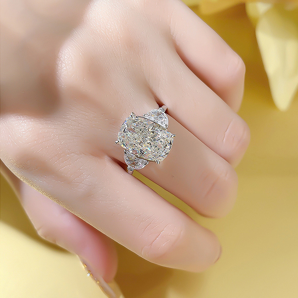 2025 Choucong Ins Top Sell Wedding Rings Deluxe Jewelry Soild 100% 925 Sterling Silver Dove Egg Large Cushion Shape White Moissanite Diamond Party Ete