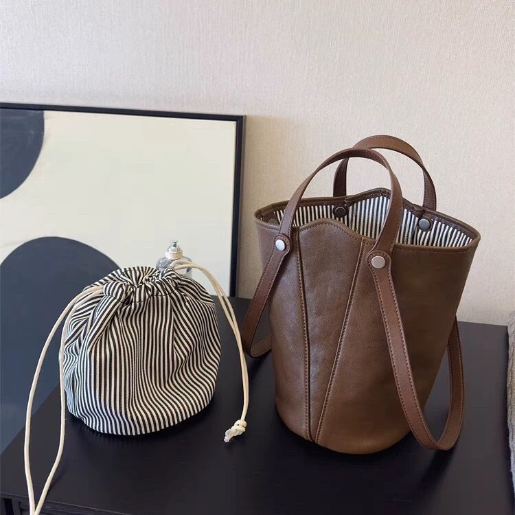 2025S Fashion Designer Small Niche Designer S Autumn And Winter New Women S Light Luxury Hand Held Bucket Bag Large Capacity Commuting Crossbody Bag F