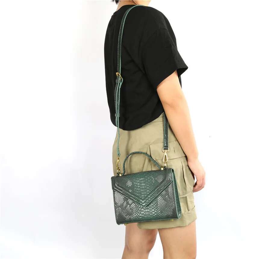 Dubai New Snake Pattern Shoulder Crossbody Bags For Women 2025 Arabia Fashion Design Lady Crocodile Travel Handbag