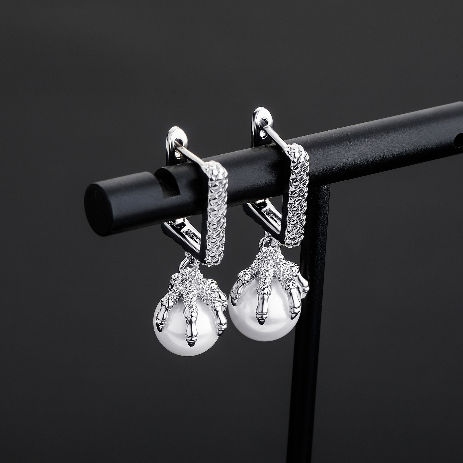 Hip Hop TopBling Chinese Dragon Claw Hoop Earrings Pearl Earring 14K Gold Plated Jewelry