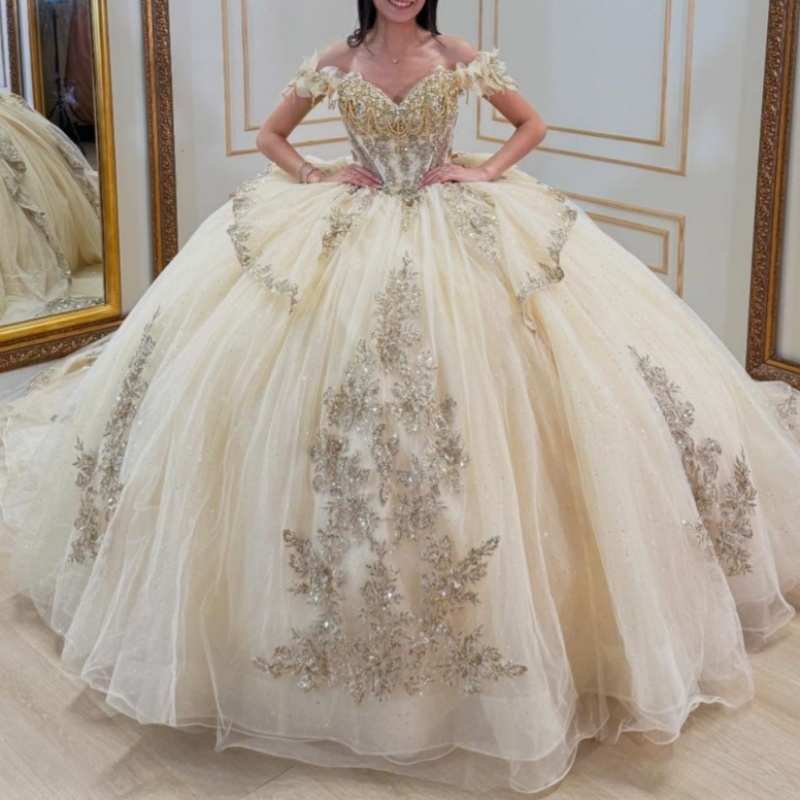 Champagne Shiny Princess Quinceanera Dresses Appliqued Lace Beads Tull Bow Sweet 16 Dress Sweetheart Off Shoulder Ball Gown Vestidos De 15 Anos