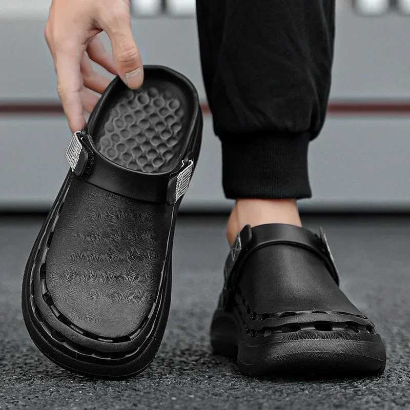 Quick drying EVA solid color mens sandals are fashionable lightweight and essential for outdoor travel. They are beach shoes and casual mens slippersX