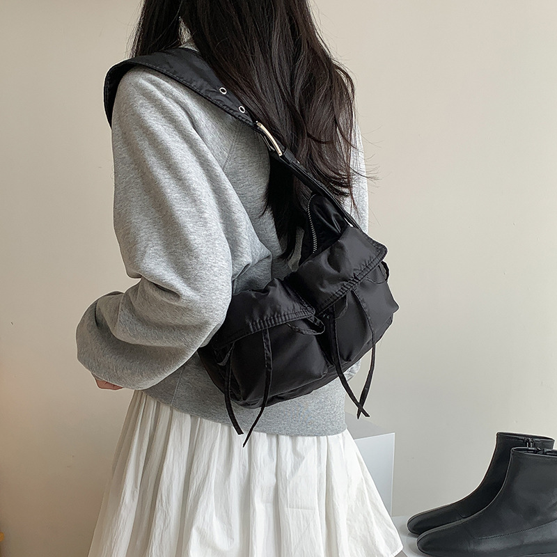2025 New Tooling Wind Large Capacity Nylon Canvas Bag Korean Niche Design Casual All-in-one Shoulder Underarm Bag for Women