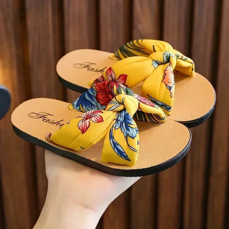 Girls Slippers Childrens Fashion Soft Sole Princess Shoes Kids Summer Sandals Flat Shoes Baby Girls Shoes 250326