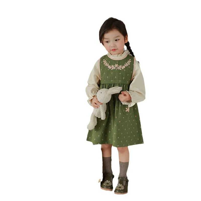 2023 New Autumn Girls Embroidered Polo Collar Floral Dress Childrens Comparison Edge Embroidery Tank Top Technology Trend W250326