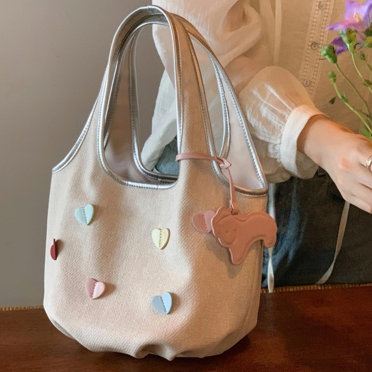 2025S Fashion Designer New Niche Design Girl With High Appearance Cute Vegetable Basket Bucket Bag Simple And Casual Versatile Handbag