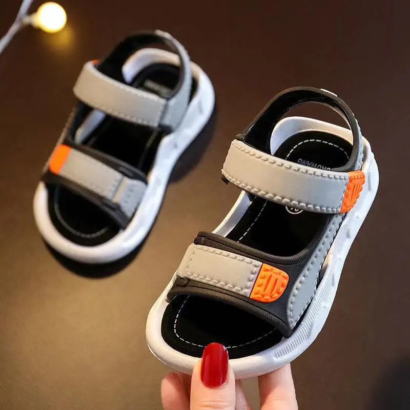 Home Childrens Sandals Summer Style Leather Casual Primary School Students Soft Bottom Beach Boys Sandals 250326