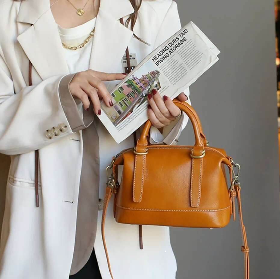 Leather Women's New Vintage Plant Tanned Oil Wax Head Layer Cowhide Boston Large Capacity Handbag Women Slant Boston Bag