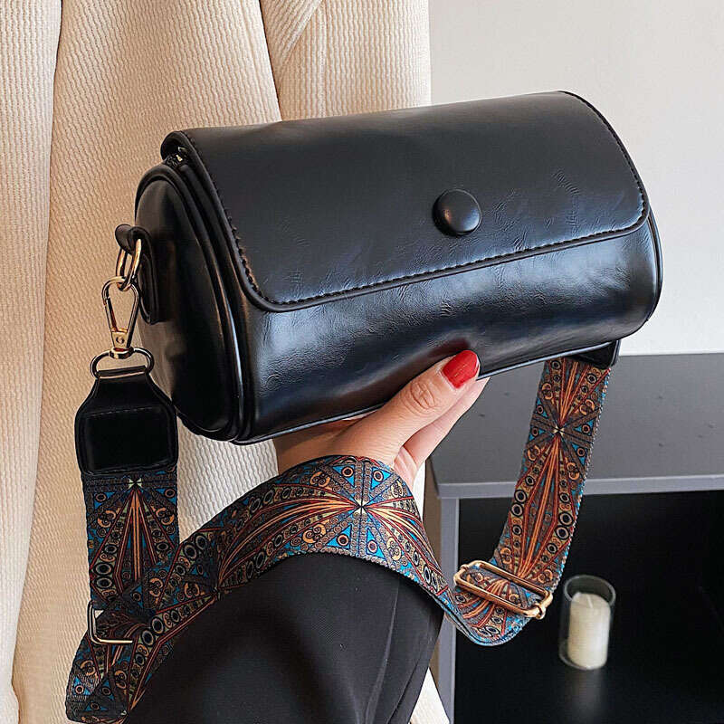 77 Small women's niche 2025 new trendy spring versatile broadband shoulder crossbody bag, cylindrical bag
