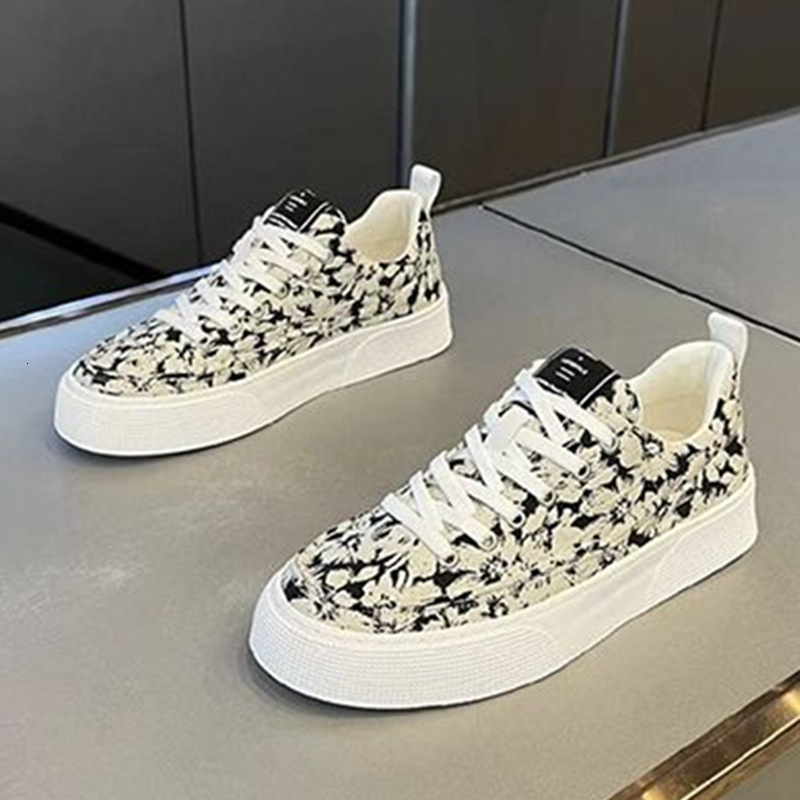 2025S New Trend Designer Spring New Canvas Breathable Light Luxury Versatile Sports And Leisure Trendy Men S Thick Sole Elevated Board Shoes