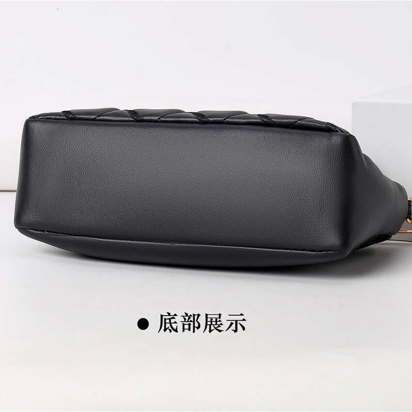 Mom's middle-aged high-end small mini crossbody bag, women's niche tassel soft leather mailman's bag