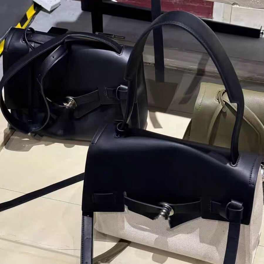 2025 New Product Internet Celebrity Same Style Fashion Versatile Niche Color Match Splicing Flip Tote Design Single Shoulder Bag Trendy