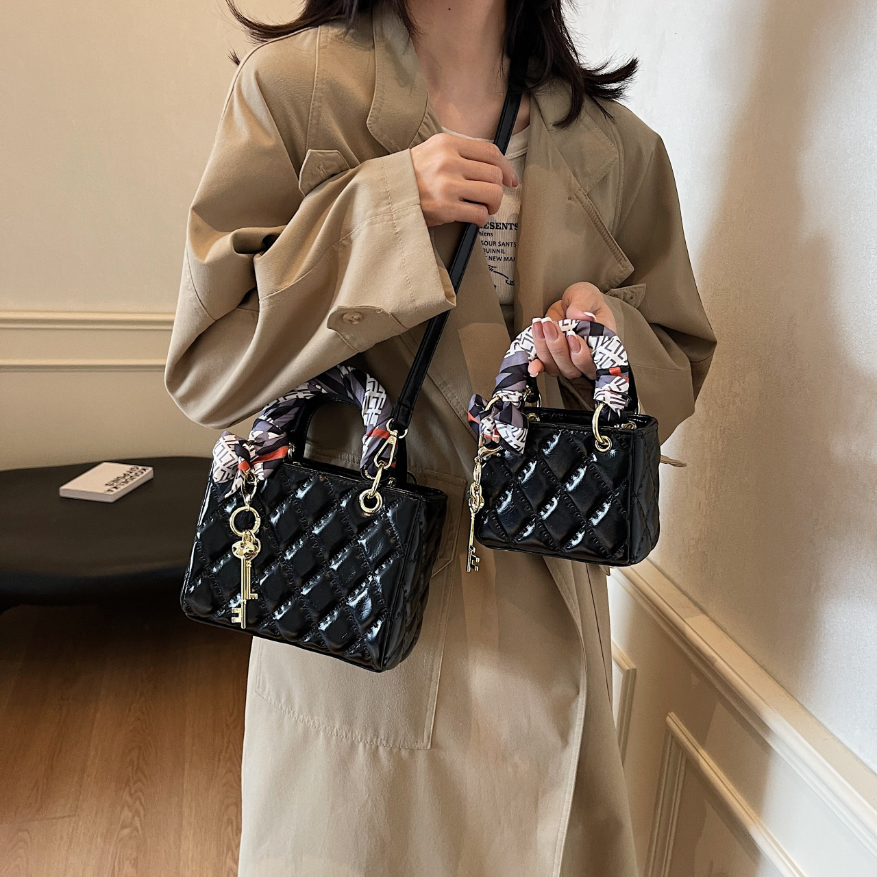 2024 New Xiaoxiangfeng Lingge Daifei Fashion Handheld Single Shoulder Crossbody Bag Korean style Niche Design