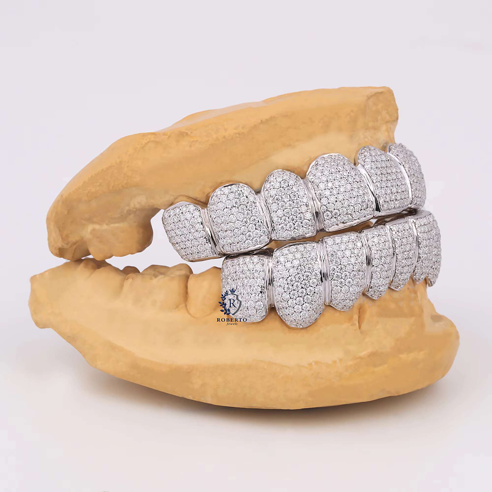 16 Teeth Iced Out Grillz Top Bottom Moissanite Diamond Plztinum Customize Color Teeth Grillz for Men Women Jewelry for Gift