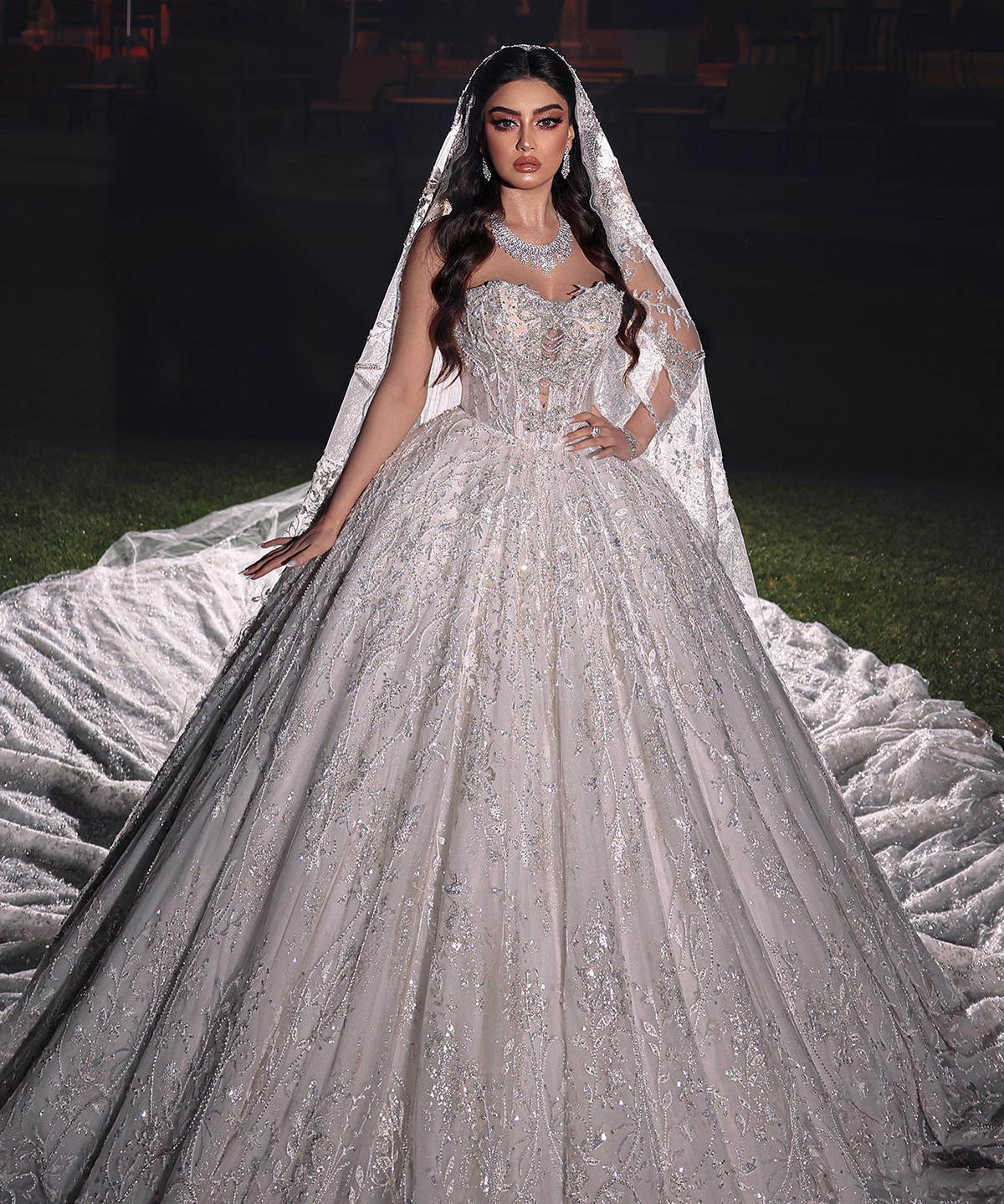 Sparkling Sweetheart Wedding Dresses Ball Gown Sexy Sleeveless Customized Vestido De Noiva Beaded Lace Bridal Dress