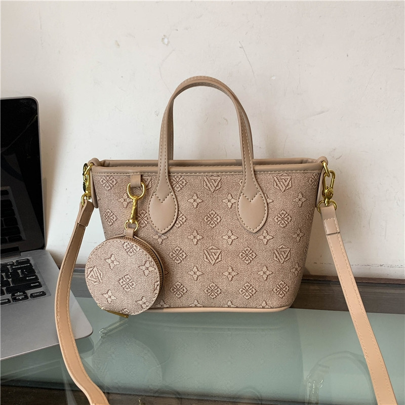 Free shipping 2025 new designer bag fashionable commuting large capacity tote bag for women crossbody bag hand-held shoulder bag brown
