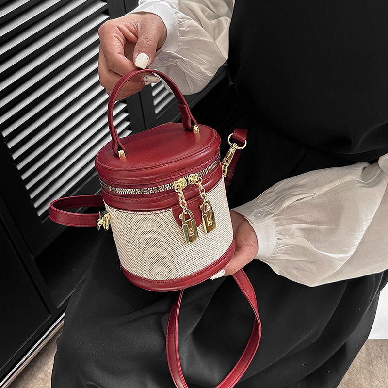 Women's new bucket bag carrying fashion cylinder bag single shoulder crossbody bag 2025s hot