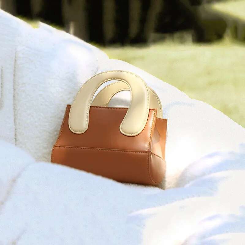 Alirattan 2025 New Cute Handheld Cowhide Single Shoulder Women's Square High Grade Genuine Leather Crossbody Bag