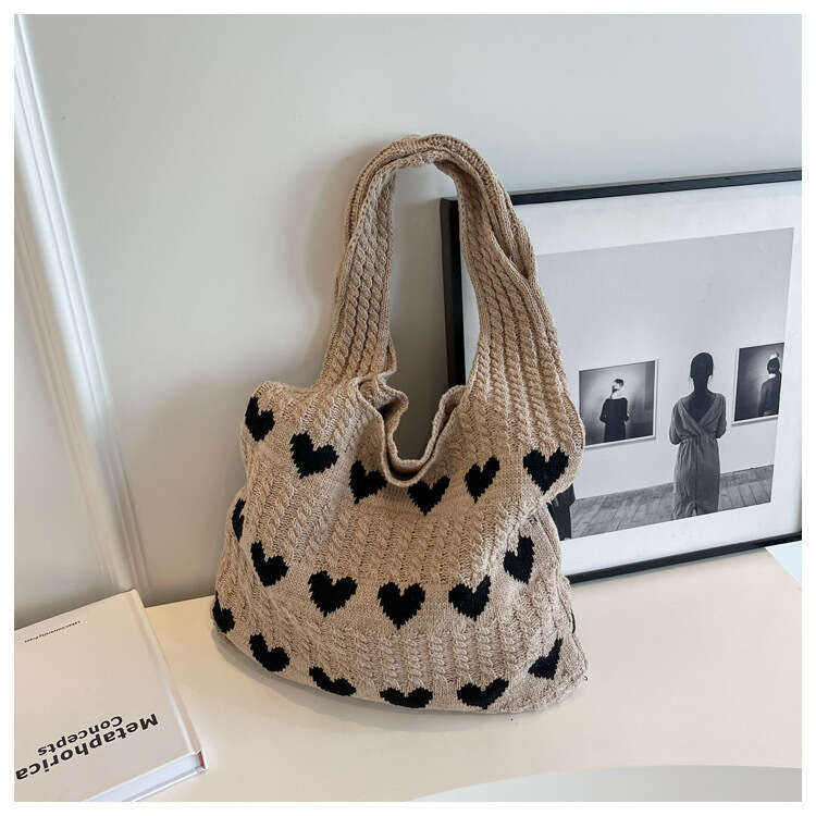 2023 New Instagram Love Pattern Knitted Large Capacity Tote Bag