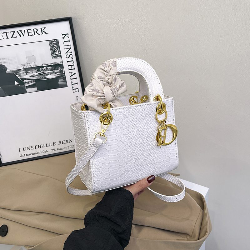 Women's bag new crocodile handbag Silk scarf woven Diana bag hand bill shoulder diagonal span 2025