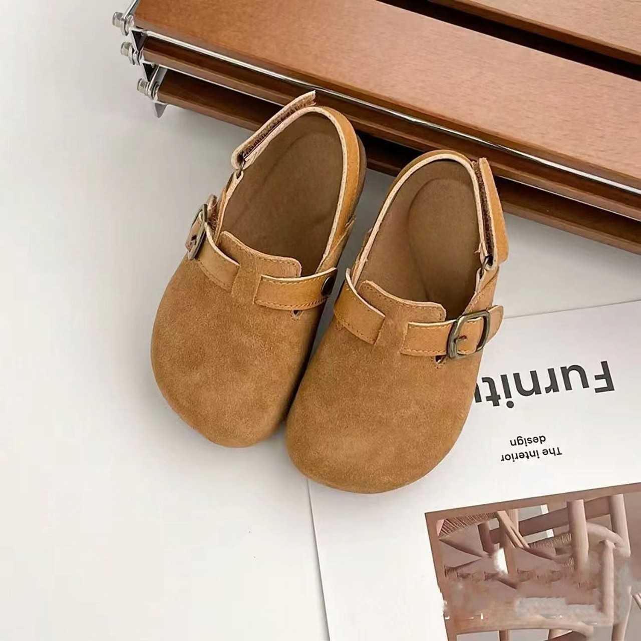 Slipper Baotou Childrens Fashion Boken Sandals 2025 Summer Shoes Anti suede Leather British Style Childrens Beach Shoes Baby Sandals S25326