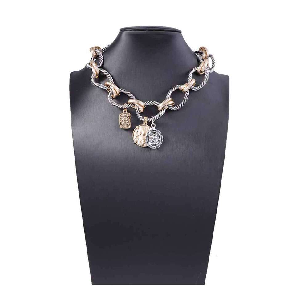Trendy Geometric O-Ring Link Chain Necklace - Fashionable Badge Design Brass Alloy Women's Versatile Layering Jewelry