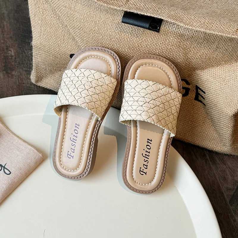 Slipper 2024 Summer New Girl Slide Fashion Baby Flip Leisure Soft Bottom Indoor and Outdoor Slide S25326