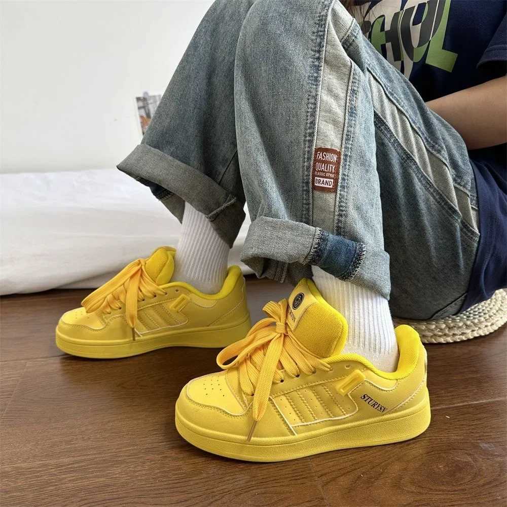 Womens luxury Zapatillas Lacotivas Mujer mens skateboarding bread shoes retro national trend sports shoes board womens skateboarding sports shoes Y250