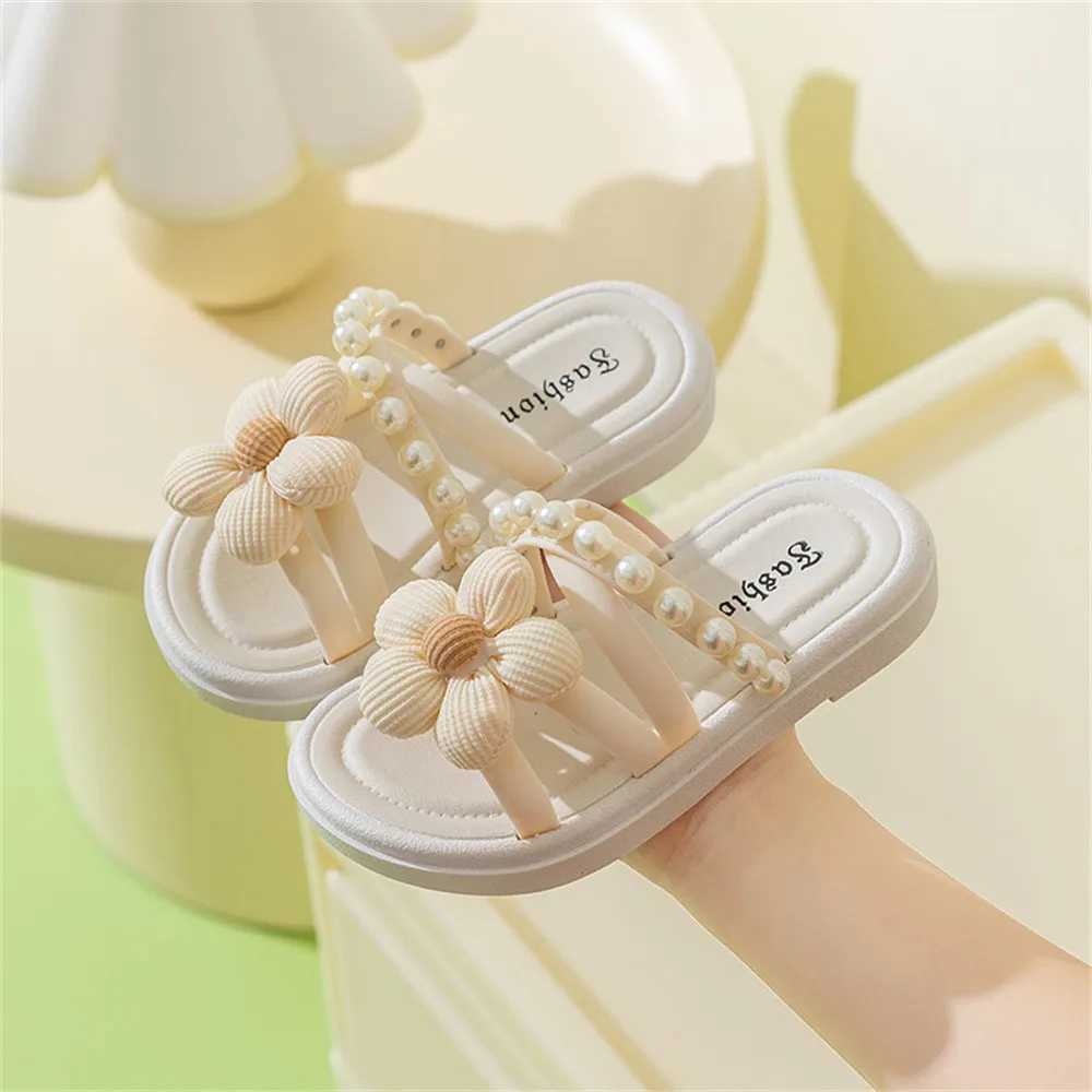 Slipper Princess shoes beach shoes girls sliders childrens little girls soft soles anti slip pearls wearing Versatile cool sliders S25326