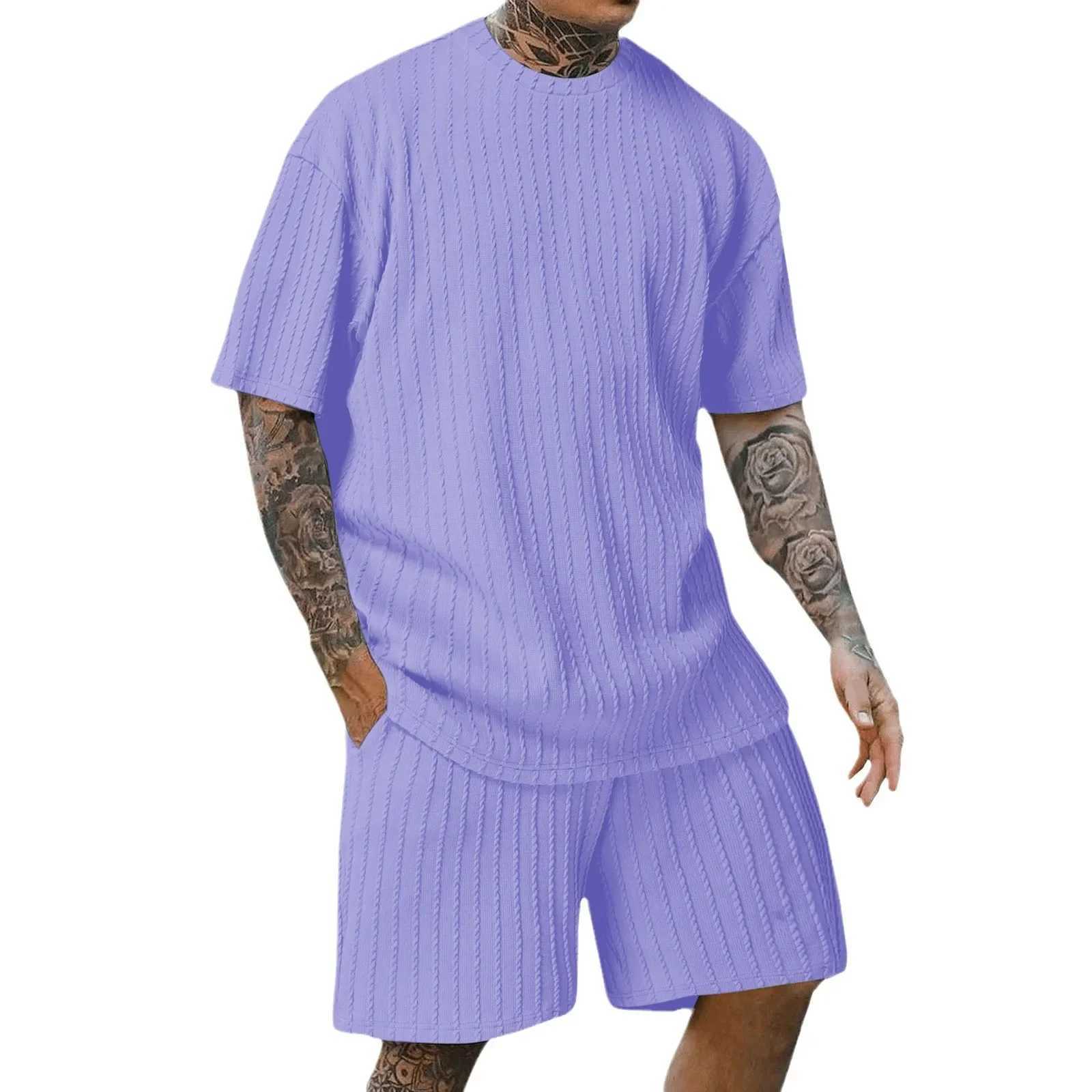 2024 new solid color mens sports round neck floral T-shirt short sleeved 2-piece set with vertical stripe designXJ250326
