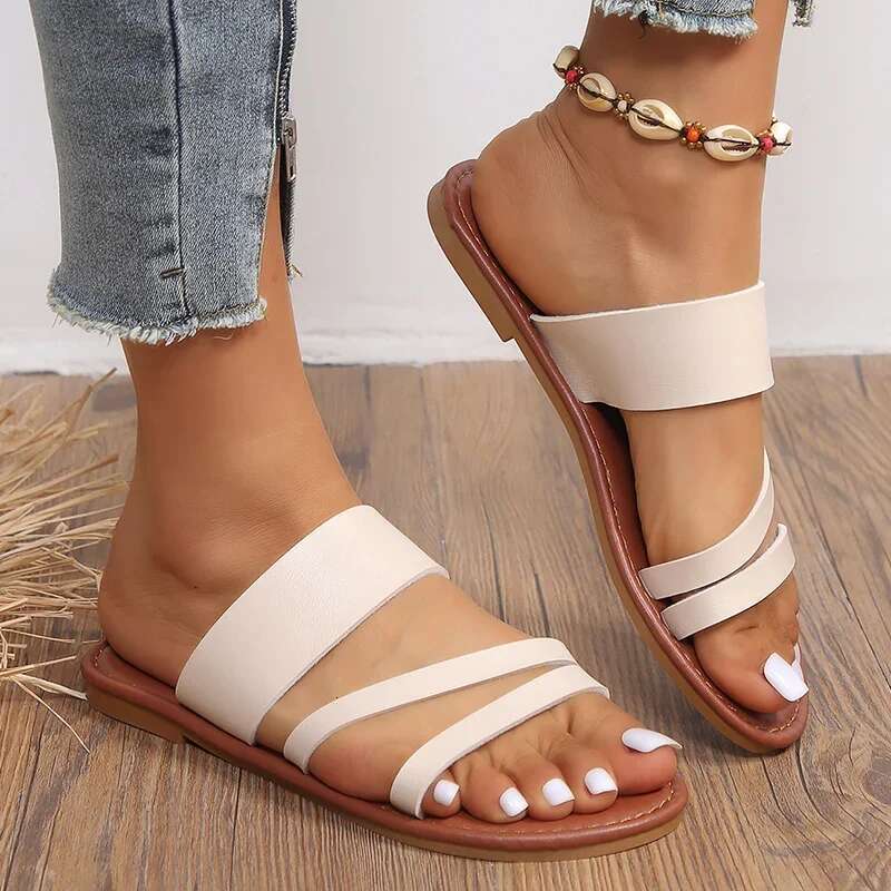 2025 Summer New Women's Flat Shoes Casual Designer Fashion Beach Slippers