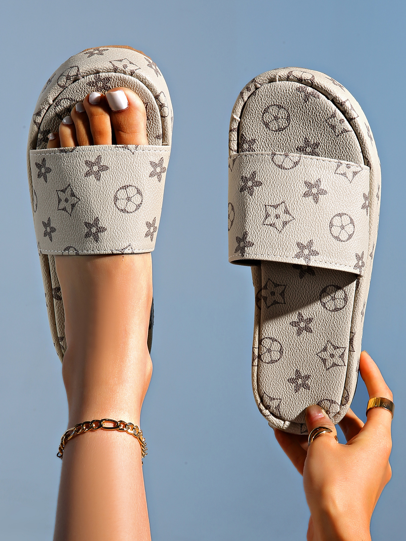 2025 summer new arrival round head hot printing outside wearing beach female flip-ps large size flat platform slippers plus Size 43