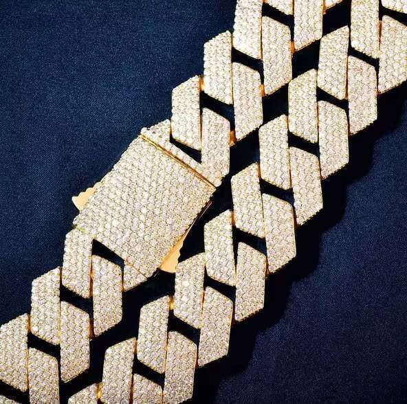 Miami Cuban Link Chain with Moissanite Round Brilliant Cut - Gold Luxury Custom Jewelry for Men