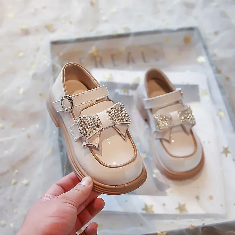 Girls British Style Leather Shoes Princess Shoes with Crystal Bow for Party Kids Performance Flat Shoes Versatile 250326