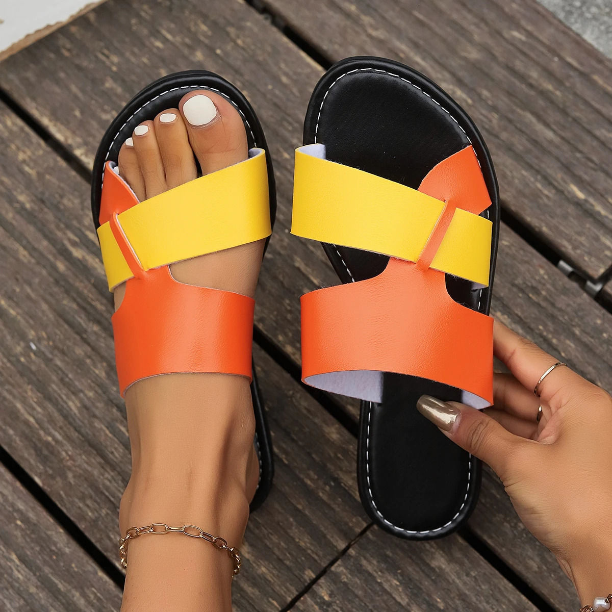 Womens Retro Open Flat Head Leisure Slide Outdoor Beach Shoes Large Size Sandals 250317