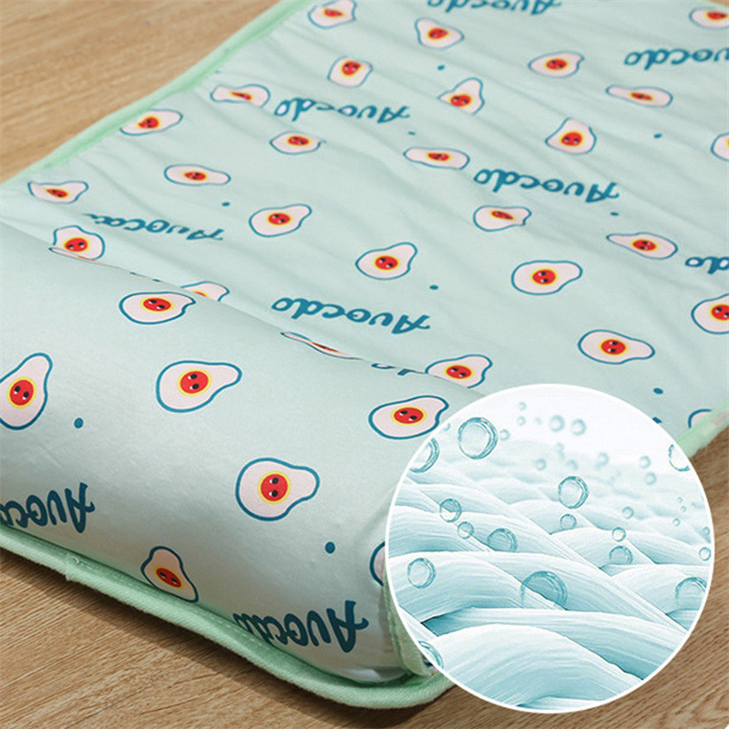 Washable Pet Cooling Mat Lightweight & Durable Dog Bed with Quick Dry Material