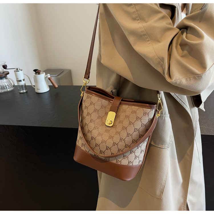 design bag 2025 fashion bucket bag women's hand-held shoulder bag with high-quality texture large capacity and small size crossbody bag