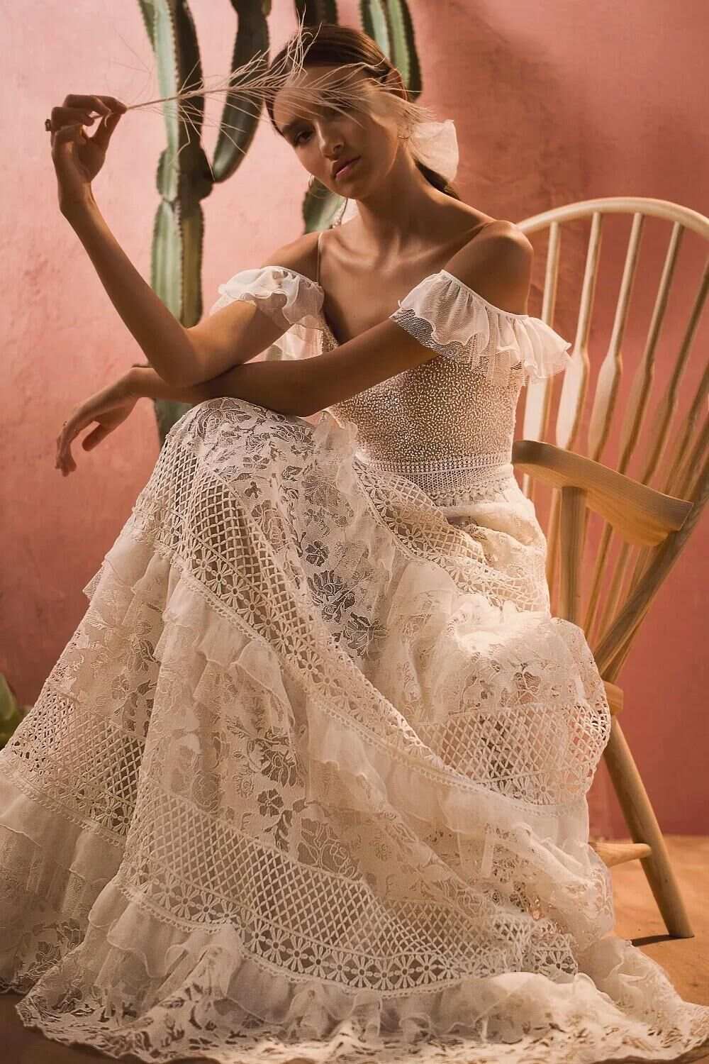 Graceful Bridal Wedding Dresses With Lace Appliques Bridal Gowns Backless Spaghetti Strap Floor-Length Wedding Dresses Plus Size Special Occasion Vest